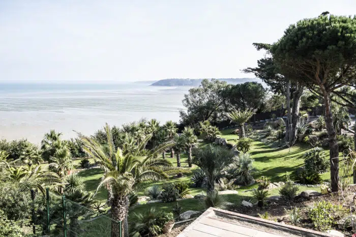 Jardin paysagé avec vue sur mer à Binic